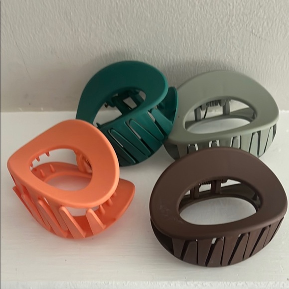 Set of Four Hair Claw Clips in Assorted Colors - Picture 1 of 1